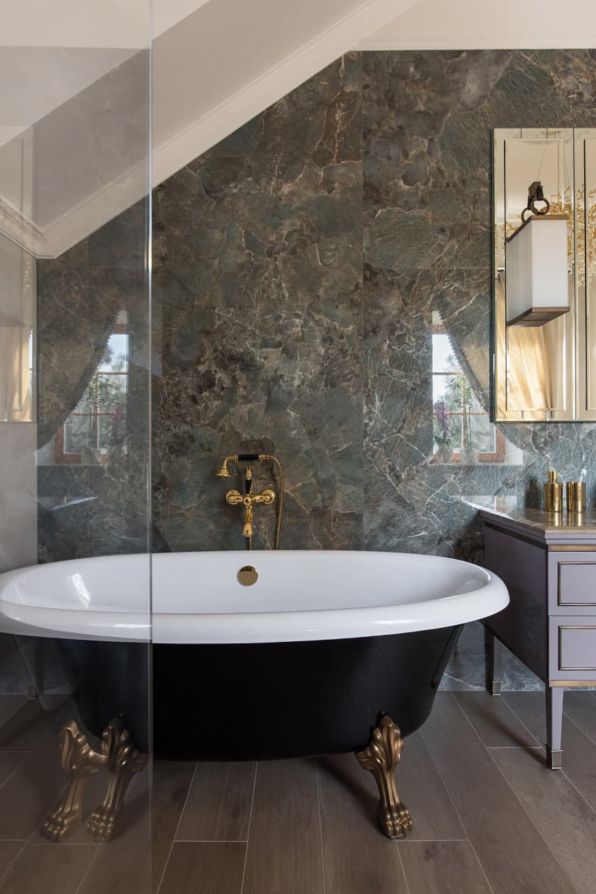 Bathroom service — fixtures and finishes